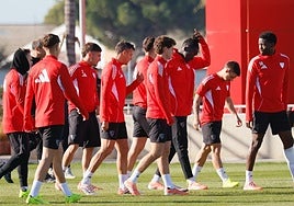 Sevilla FC: Azpilicueta, Sow y Ejuke, las novedades en el entrenamiento