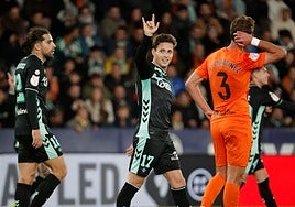 Torrent - Betis: Riquelme levanta la mano (1-4)