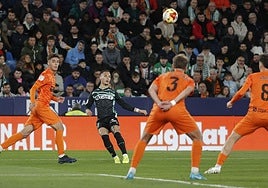 Antony salió cojeando del Ciutat de Valencia: «Hay tiempo para recuperar»