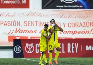 Aficionados del Antoniano 'recuerdan' a Ayoze su salida del Betis