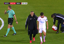 Juanlu se retira lesionado del Extremadura-Sevilla