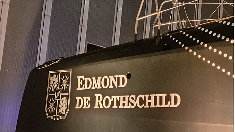 Detalle de la proa del patín de babor del Gitana 18