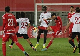 El Sevilla Atlético reaccionó tarde ante el Nástic (1-2)