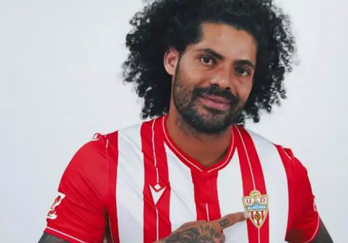 Aridane, jugador del Almería, detenido tras chocar su coche y dar positivo en alcohol