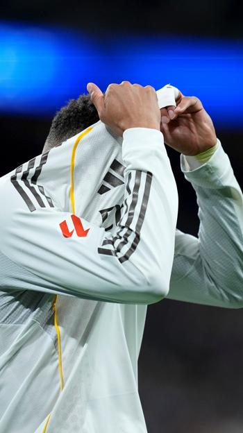 Mbappé se lamenta durante el partido contra el Celta