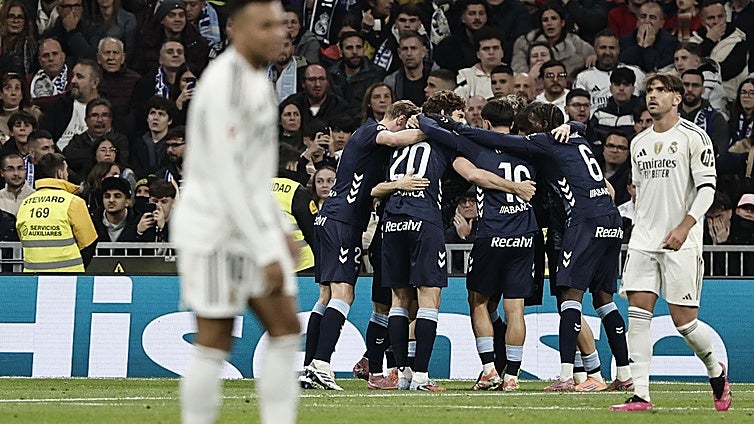 El Celta incendia el Bernabéu y derrota a un Madrid que acabó con nueve