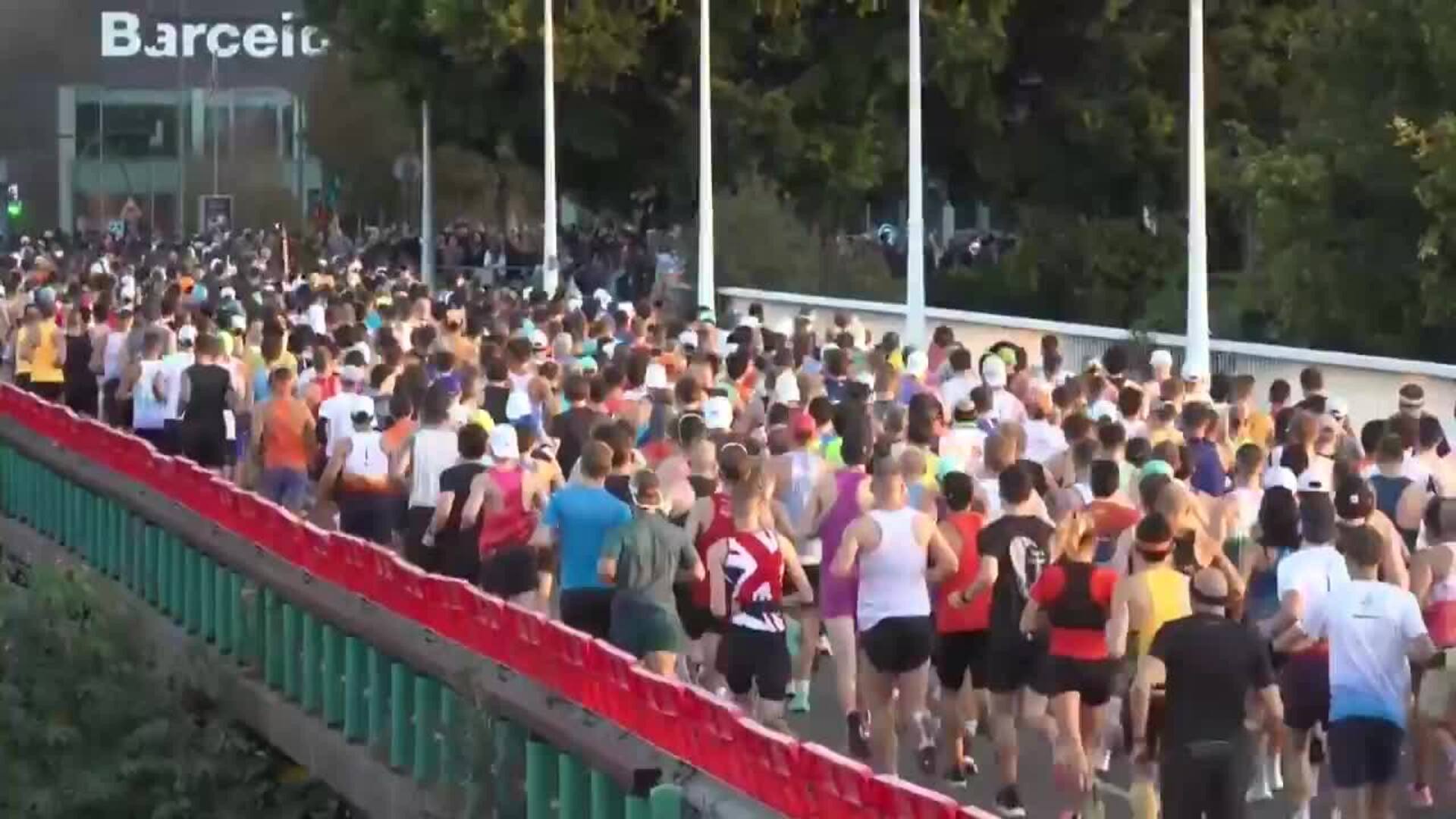 Miles de atletas toman la salida en la 45 edición del Maratón Valencia Trinidad Alfonso