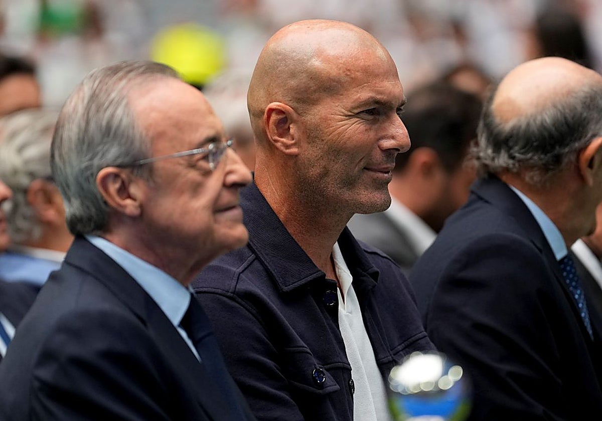 Florentino, junto a Zidane en la presentación de Mbappe