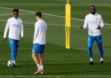 El vestuario se apropia del Madrid: futbolistas caprichosos, comportamientos tóxicos y vicios irreconducibles