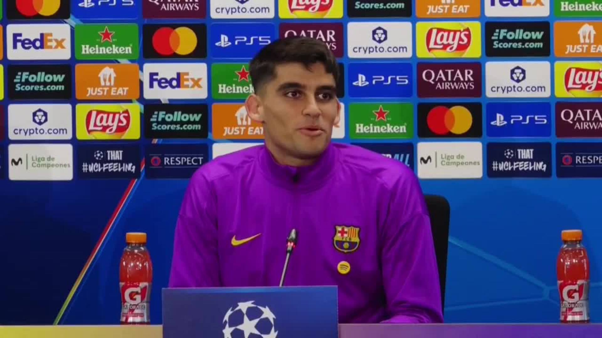 Gerard Martín se ve “muy cómodo como central”