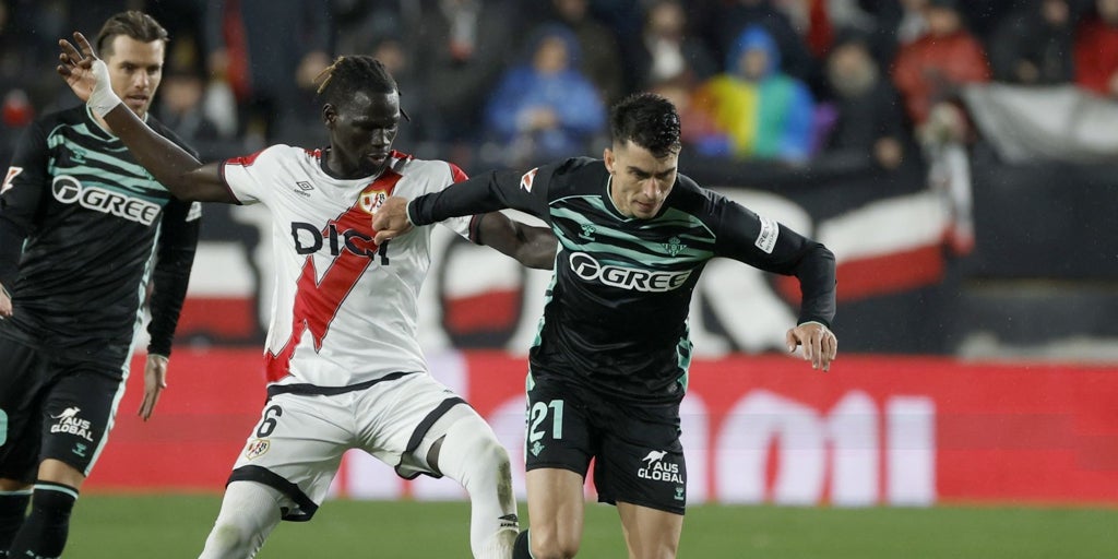 El médico del Betis detalla el estado de Junior, Diego Llorente y Marc Roca