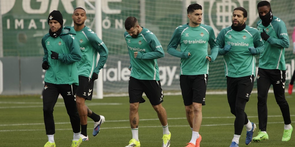 Alineaciones probables del Oviedo - Betis de LaLiga EA Sports 2025-2026: onces y banquillo de suplentes