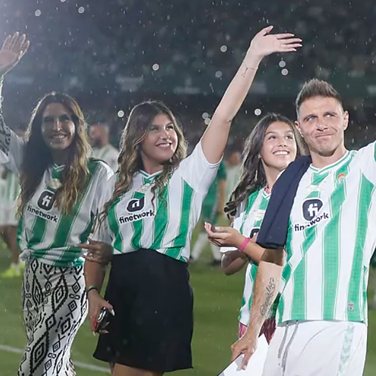 Joaquín Sánchez y Susana Saborido reaparecen junto a sus hijas tras superar  su crisis de pareja