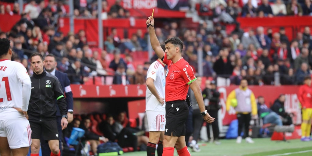 Cinco apercibidos en el Sevilla FC mirando al derbi