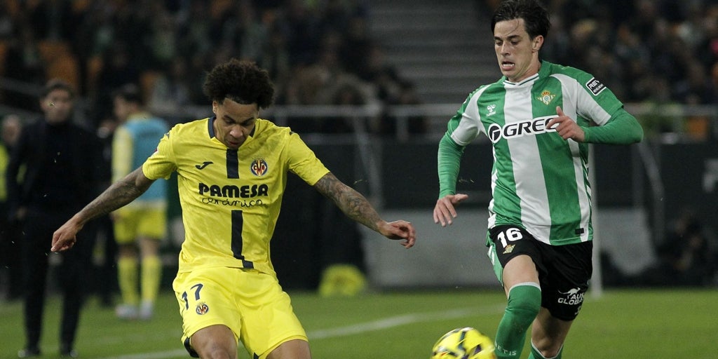 Valentín Gómez y Chimy Ávila, los apercibidos del Betis mirando al derbi