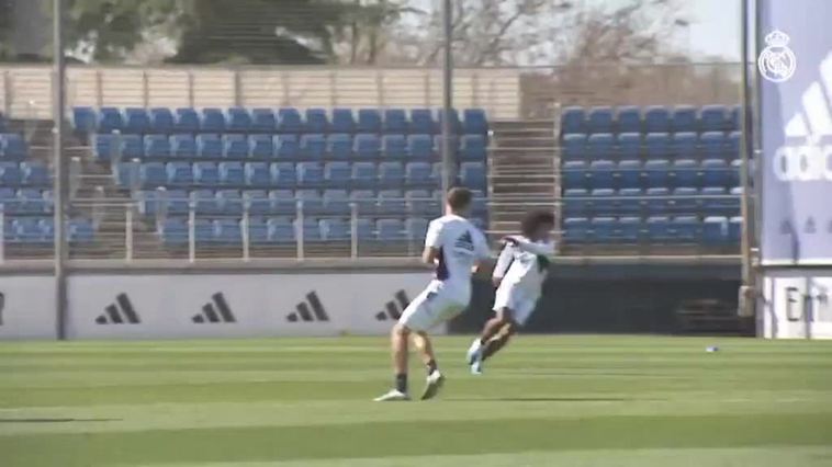 Los jugadores del Real Madrid disponibles se ejercitan con el Castilla