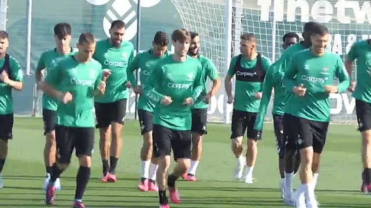 Penúltimo entrenamiento del Betis antes de medirse al Atleti
