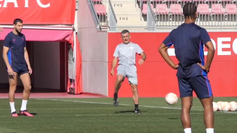 El Sevilla se entrena sin Joan Jordán antes de partir mañana hacia Manchester