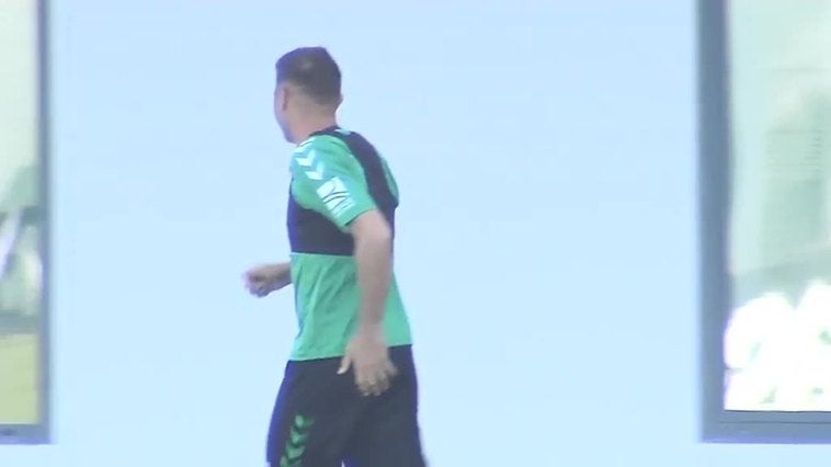 Joaquín protagoniza el primer entrenamiento del Betis tras anunciar su retirada
