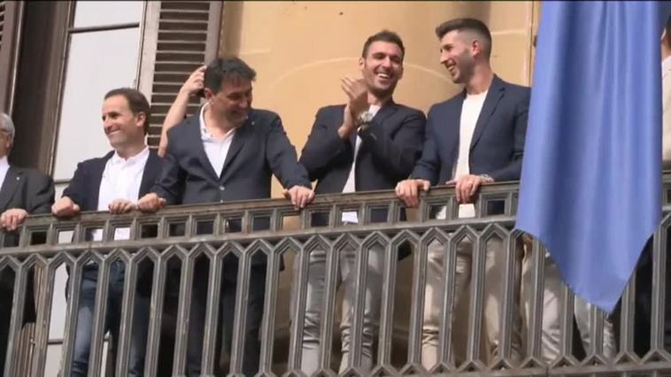 Osasuna, recibida por la afición en el Palacio Foral de Pamplona