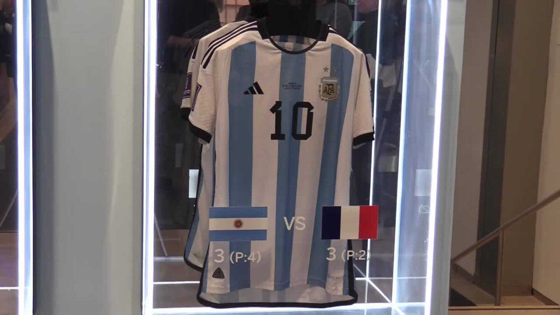 Sotheby&#039;s subasta seis camisetas que fueros usadas por Messi en distintos partidos