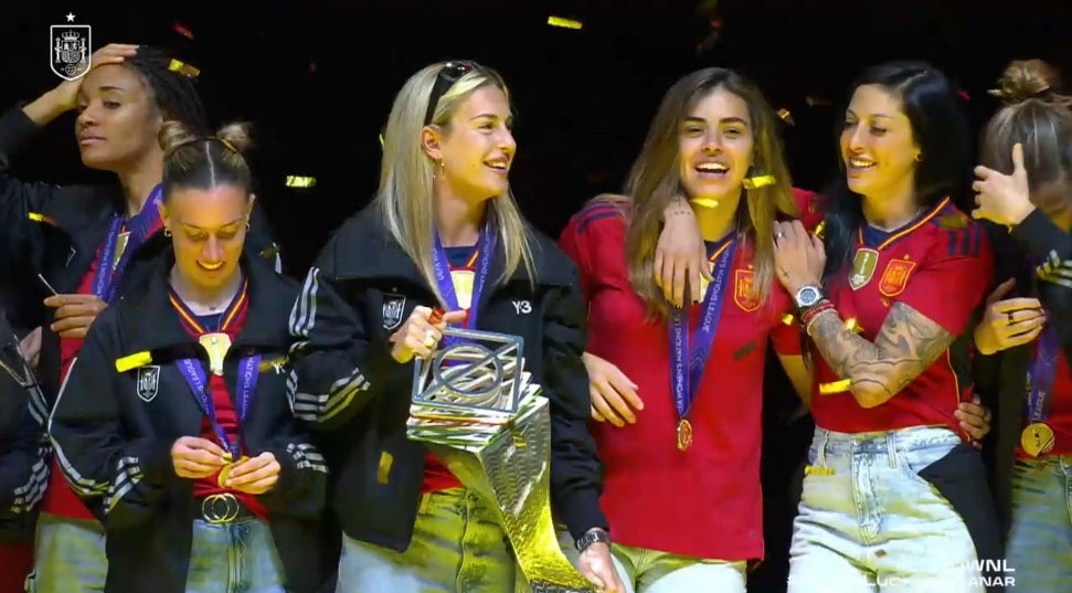 La celebración de la selección española femenina de fútbol tras ganar la Nations Leage, en imágenes