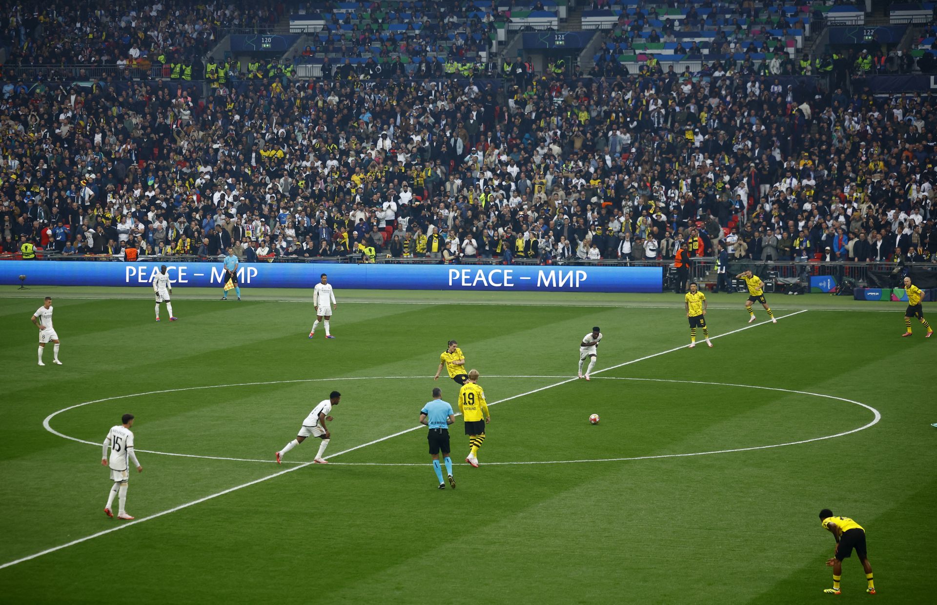 Pitido inicial de la final de la Champions League