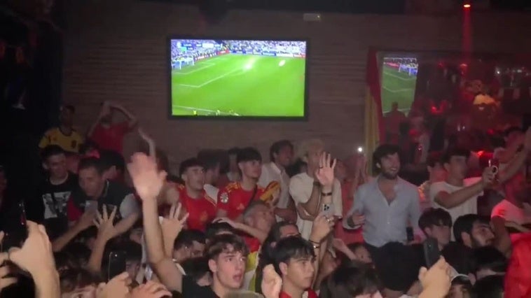 España derriba el muro y la afición entusiasmada con su selección