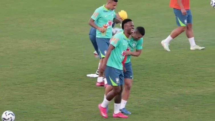 La selección brasileña se prepara para su partido contra Colombia en eliminatorias