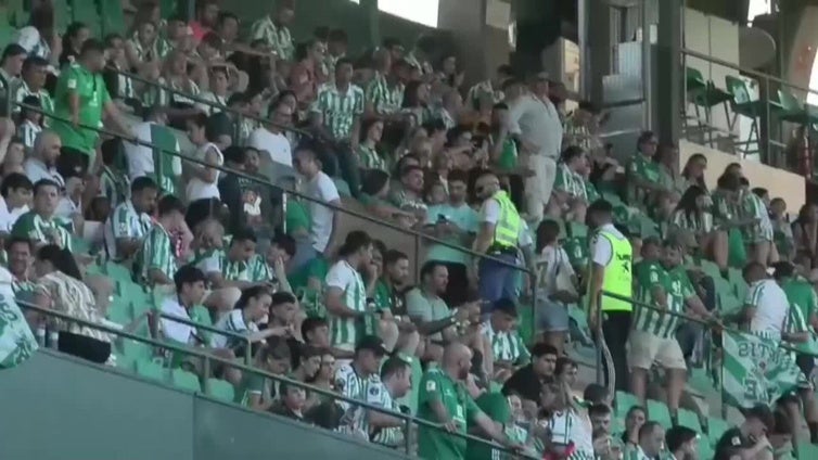 Sesenta mil gargantas empujan desde el pulmón del Betis