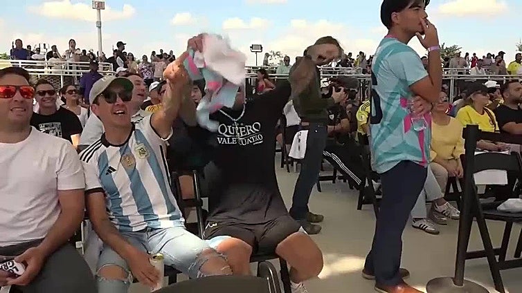 Multitud de fanáticos celebra en Miami el sorteo de grupos del Mundial 2026