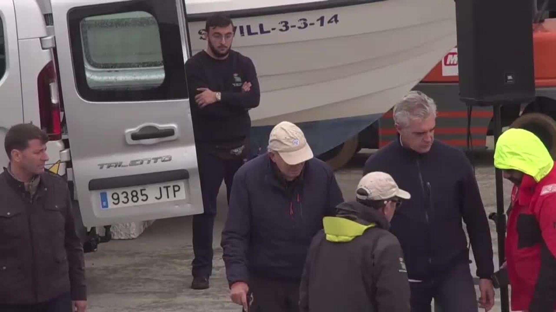 El rey Juan Carlos entrega los trofeos del Desafío Barceló en Sanxenxo