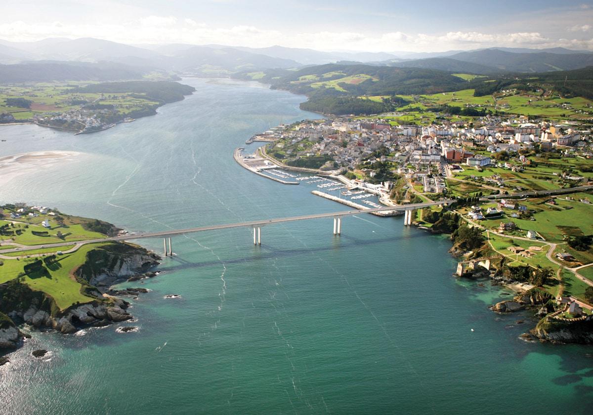 Imagen aérea del pueblo de Ribadeo, Lugo