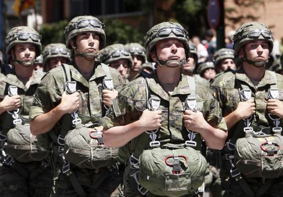 Cuánto dinero cobran los militares en España en 2025: sueldos por categoría