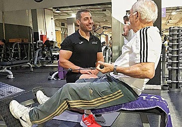 Las pesas, básicas a los 60, 70 y 80 años: «Sólo salir a andar es caminar hacia un estado de enfermedad»