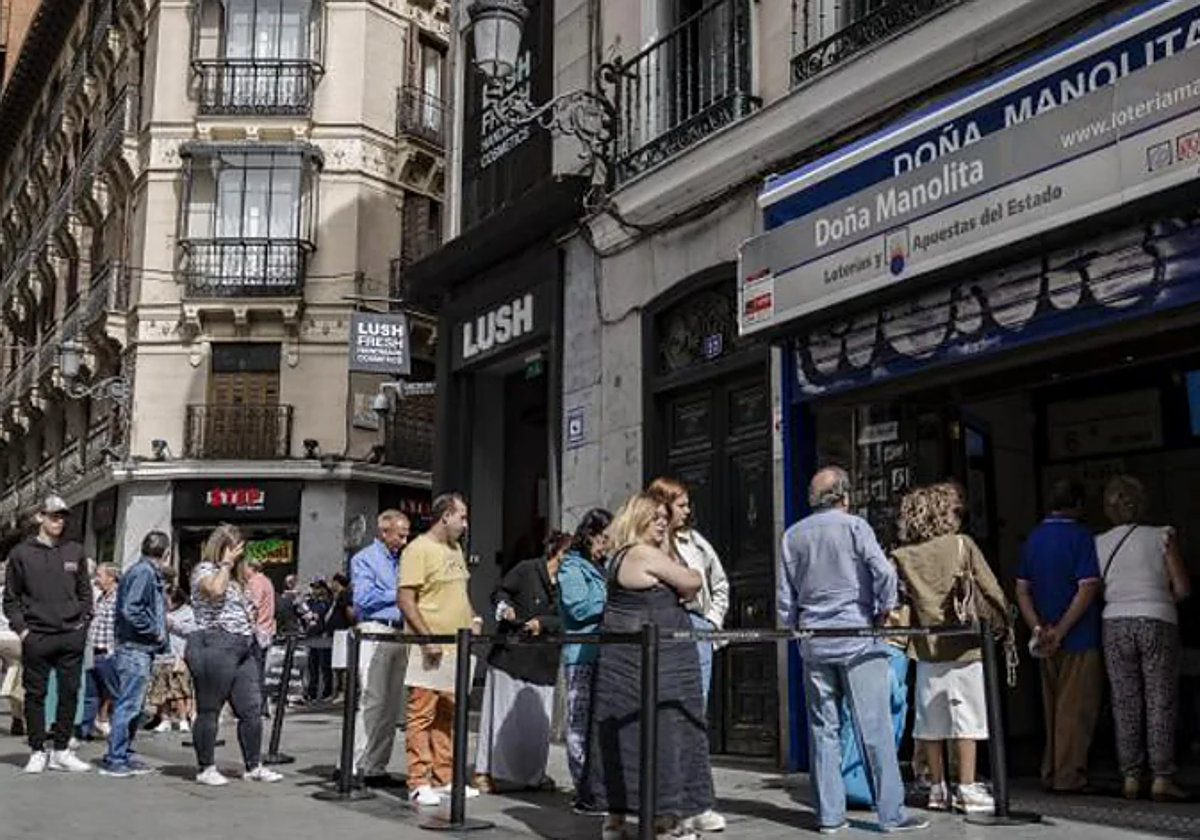 Comprar Lotería de Navidad en Doña Manolita: los mejores días y horas para ir a por un décimo