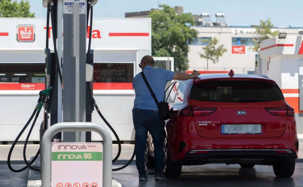 Gas stations respond to the Government bonus with increases of between 0.7 and 3.52 cents per liter
