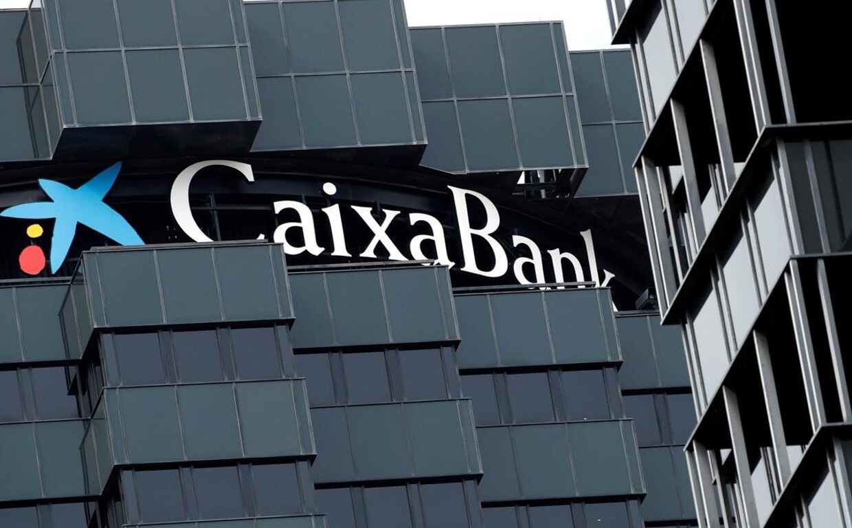 CaixaBank launches a notice to its customers about payments in physical stores and via the Internet