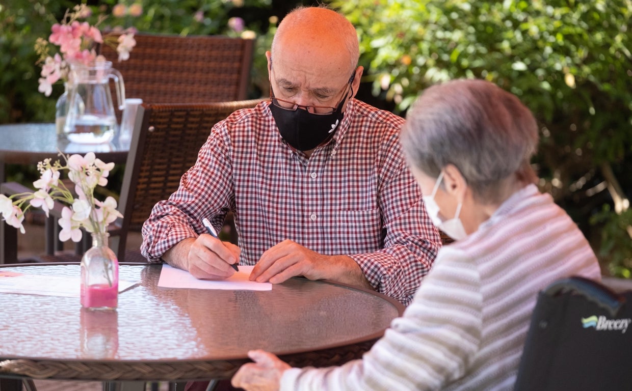 Imagen de archivo de una pareja de pensionistas
