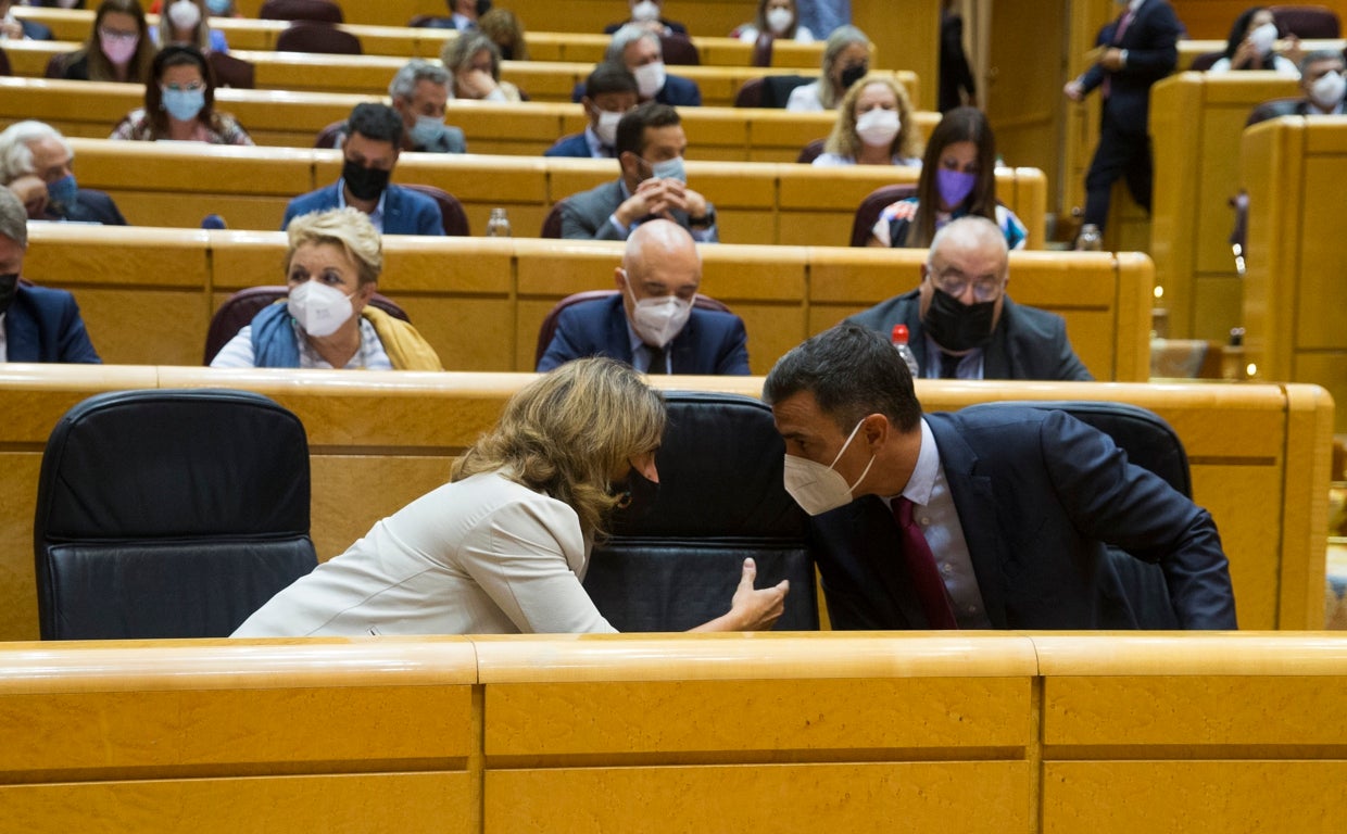 Sánchez mete a Bruselas en una ducha escocesa para salvarse de la quema energética