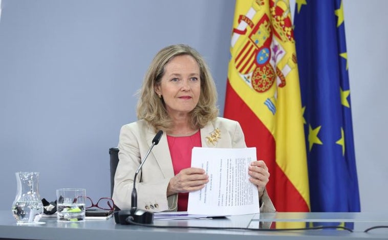 Calviño avisa a Ayuso de que Madrid tendrá que cumplir el plan energético y la tacha de «egoísta»