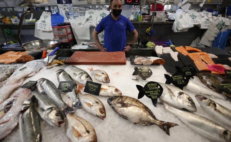 Marejada en las pescaderías: costes al alza por la inflación y sequía en las ventas por el éxodo veraniego