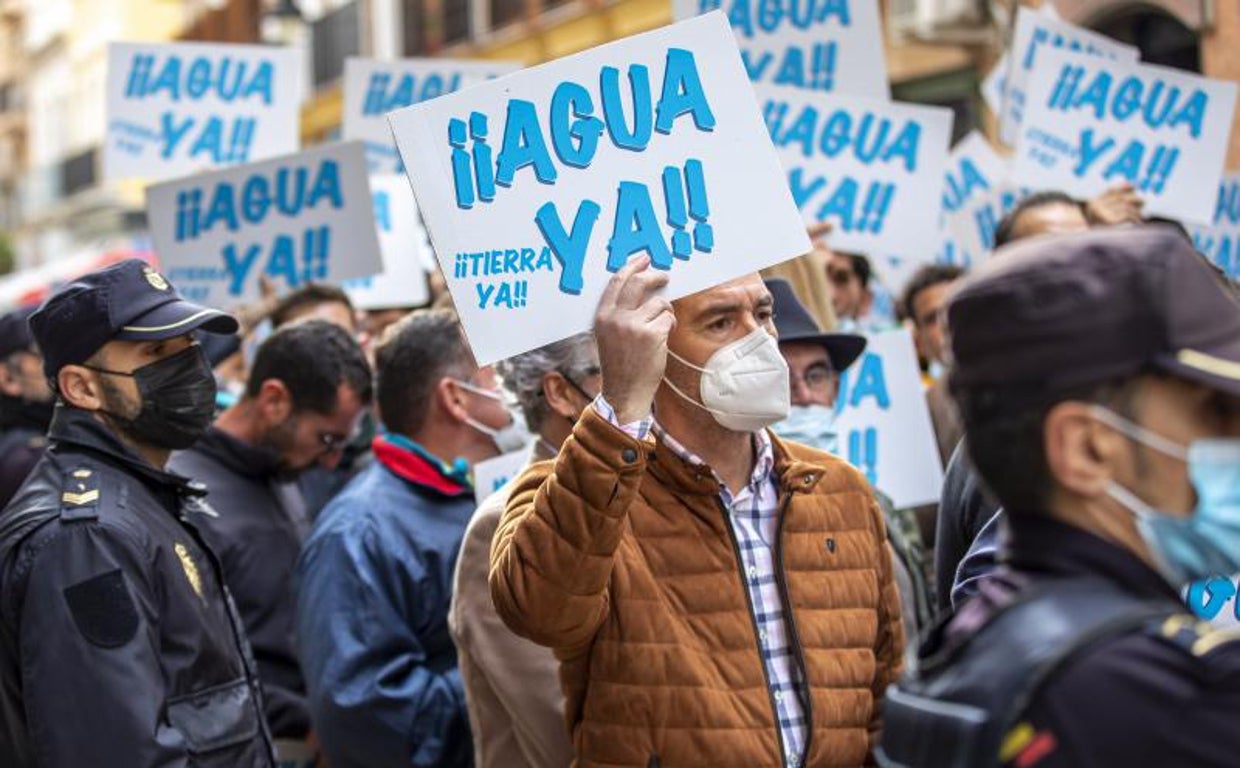 Los regantes apuestan por invertir más en embalses y denuncian la «demonización» del regadío