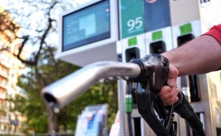España es el único país de su entorno donde la gasolina es más cara que antes de la guerra