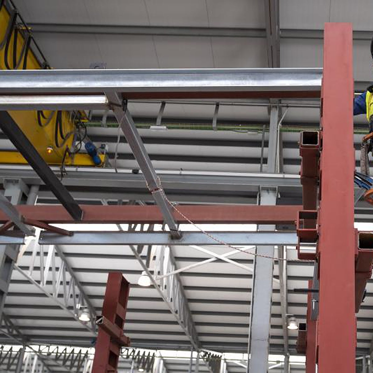 El aumento de los precios industriales se vuelve a moderar en julio, aunque la tasa sigue desbocada en un 40,4%