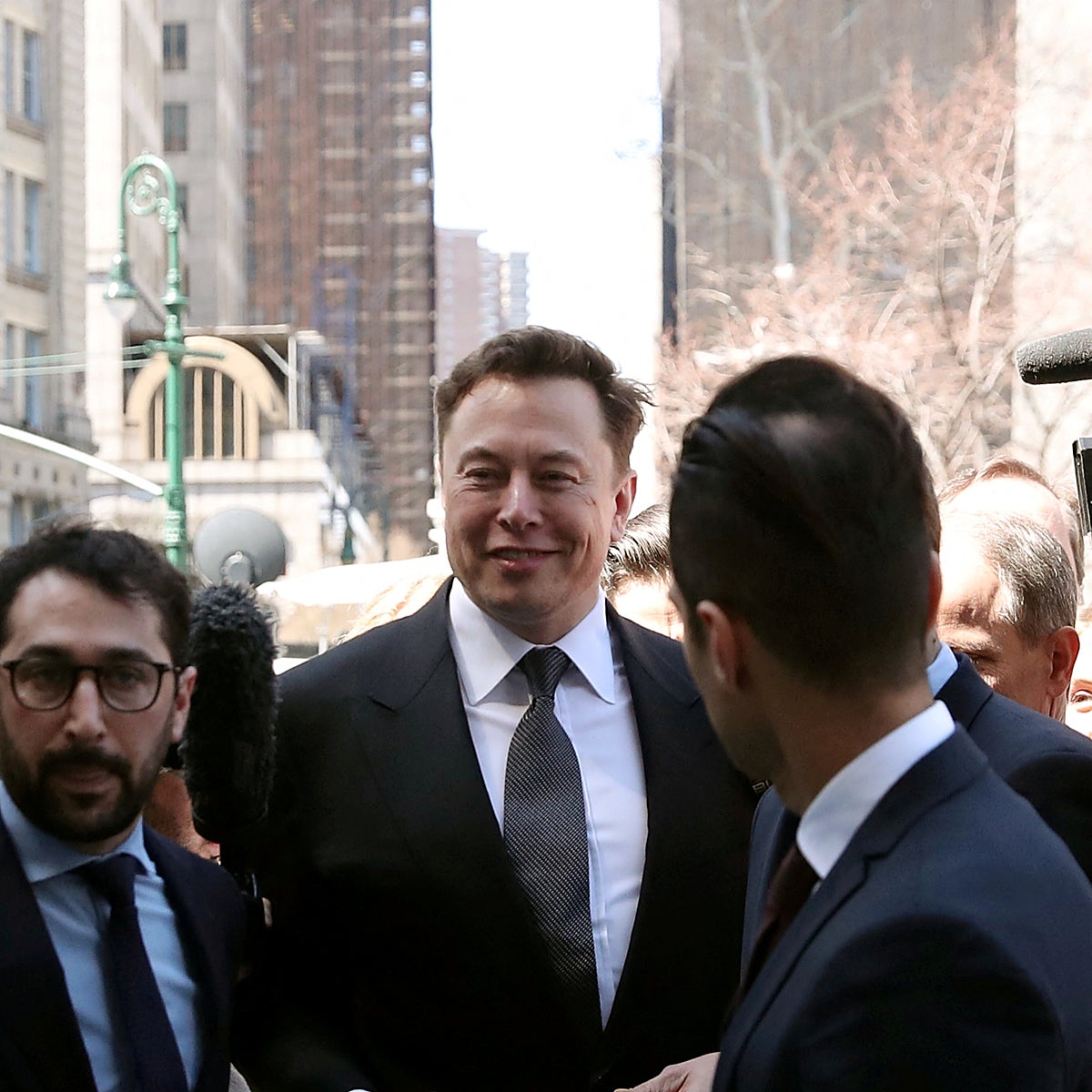 Elon Musk cambia de opinión antes del juicio y retoma su oferta inicial por Twitter