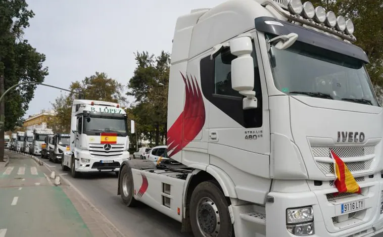 Los transportistas acusan a los cargadores de incumplir la ley de carga y descarga y la amenaza de nuevos paros se reactiva