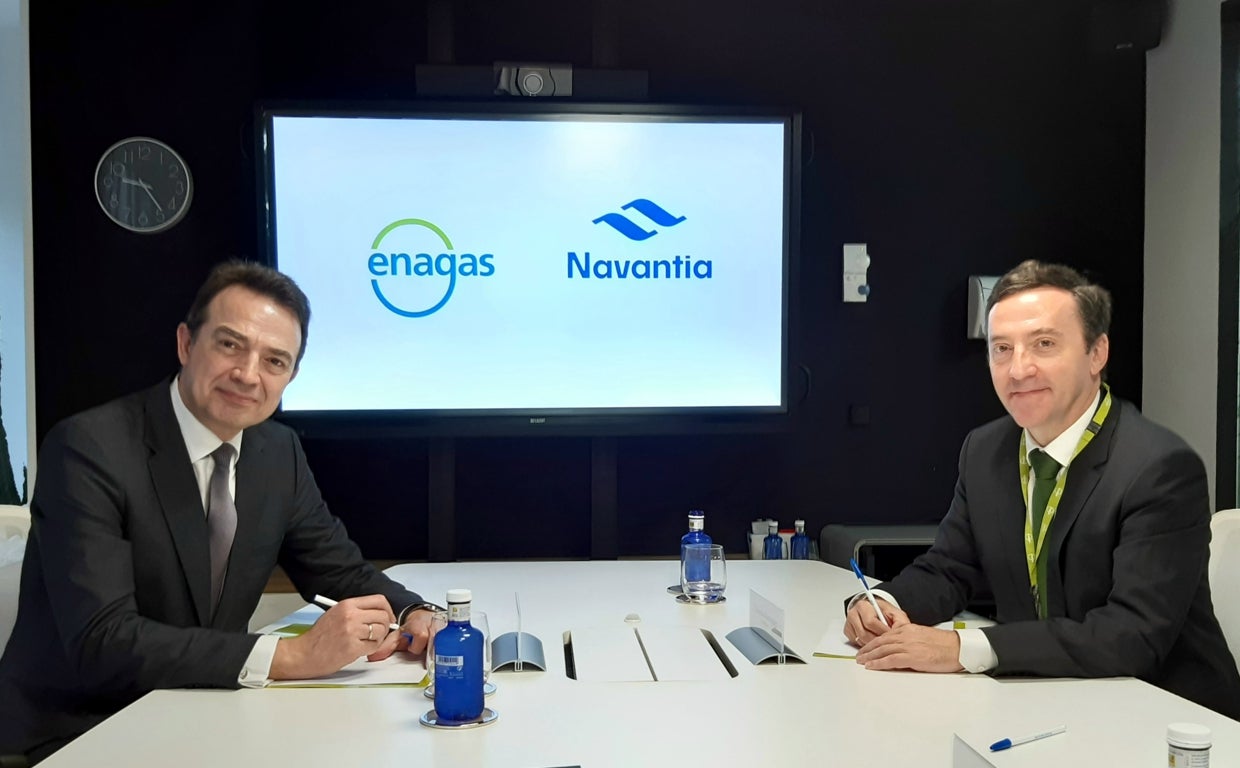 Arturo Gonzalo y Ricardo Domínguez, durante la firma del acuerdo