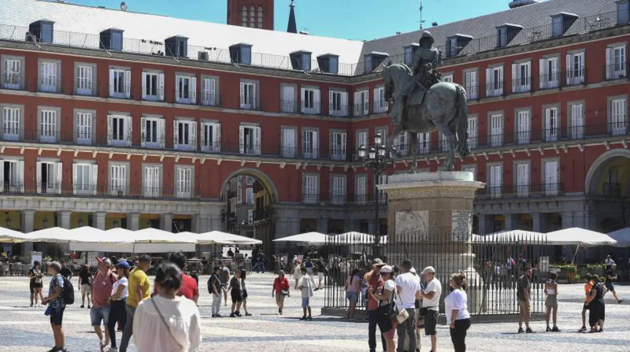 España espera un 'boom' de turistas estadounidenses por la debilidad del euro frente al dólar