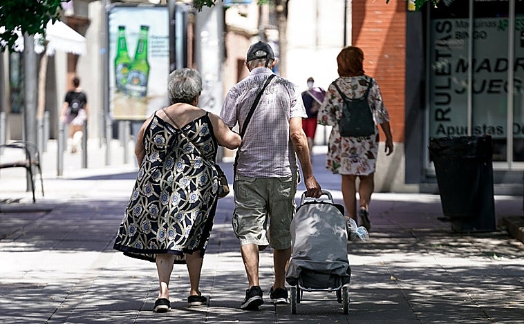 Todos los cambios en pensiones que debes conocer para 2023: cuánto suben, la 'paguilla' y la nueva cotización a la Seguridad Social